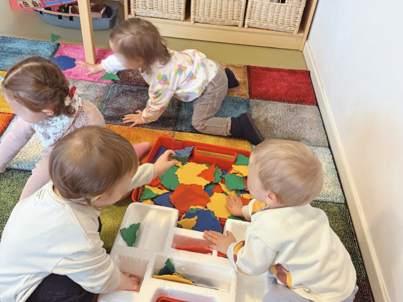 Kinder beim Forschen